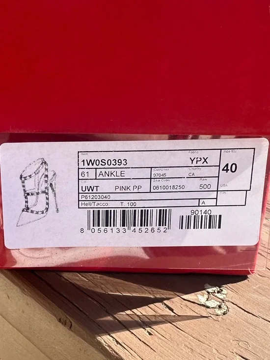 *NEW* VALENTINO ROCKSTUD HEELS (IT 40) - Picture 10 of 10